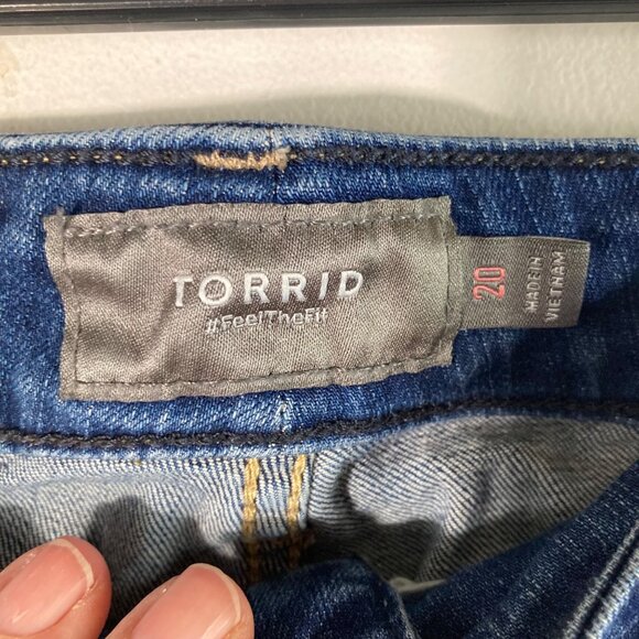 Womens Torrid Denim Shorts Stretch ButtonFly Blue 20 Cotton Spandex Raw Hem - Picture 6 of 8